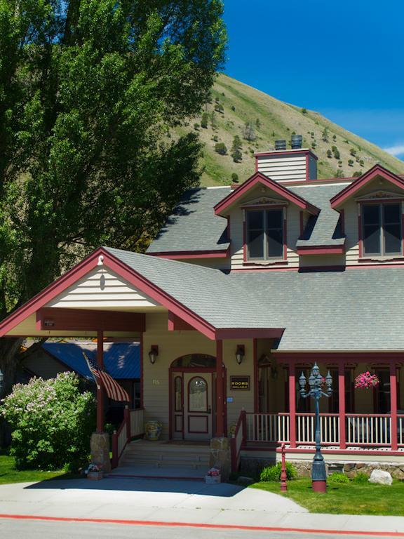 Grand Victorian Lodge Bed And Breakfast Yellowstone National Park Exterior photo